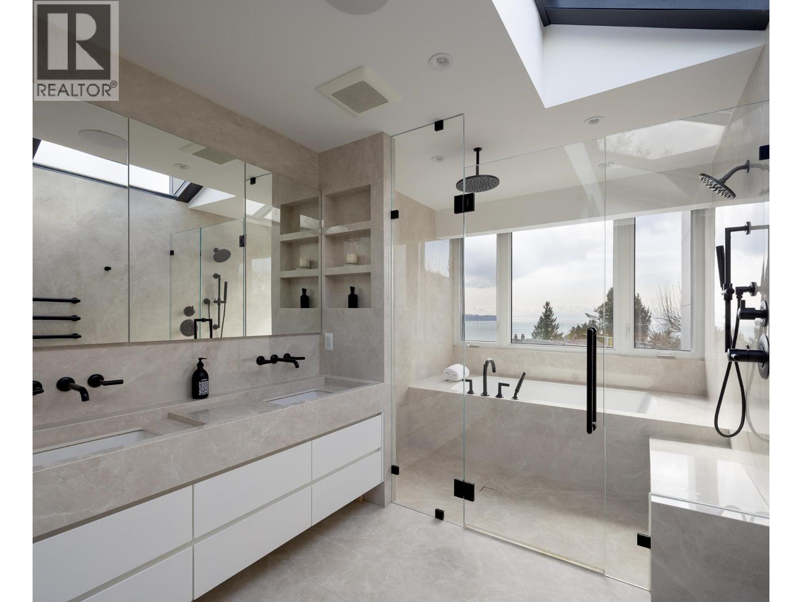 Photo 38 of 4278 Rockridge Place, West Vancouver BC
