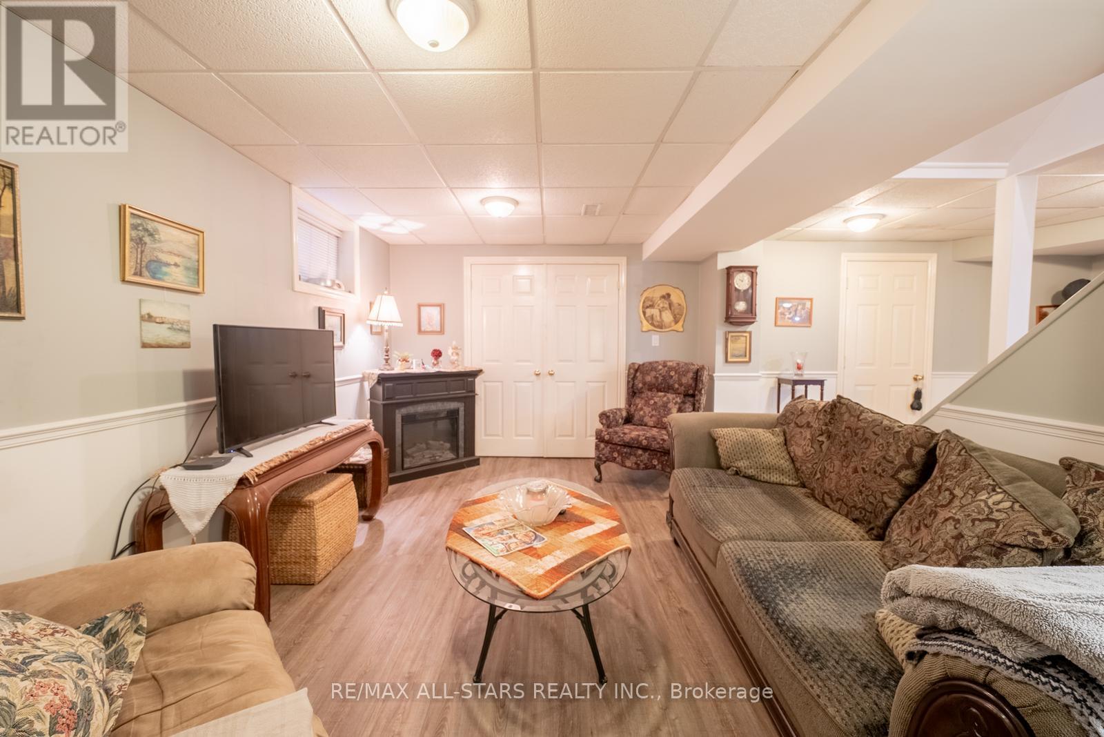 Photo 29 of 150 Park Drive, Whitchurchstouffville ON