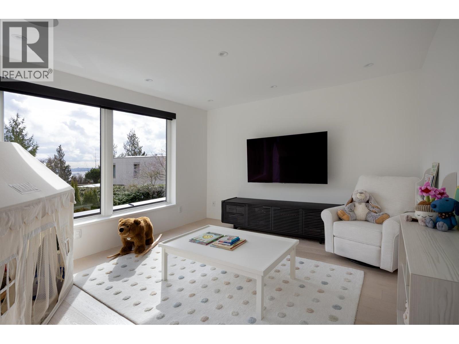 Photo 9 of 4278 Rockridge Place, West Vancouver BC