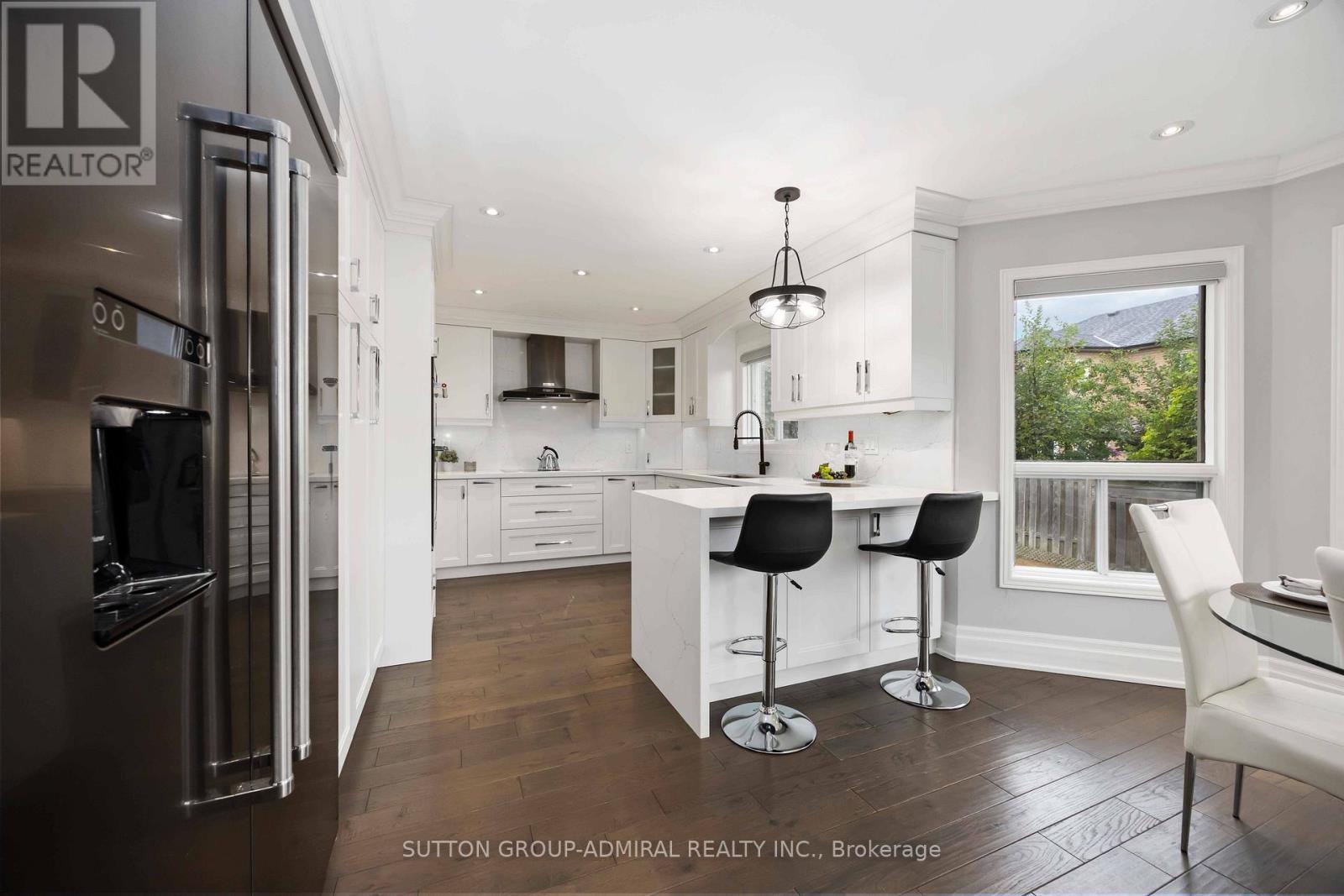 Photo 11 of 455 Doyle Court, Newmarket ON