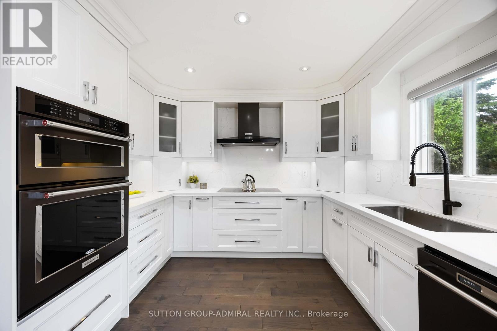 Photo 9 of 455 Doyle Court, Newmarket ON