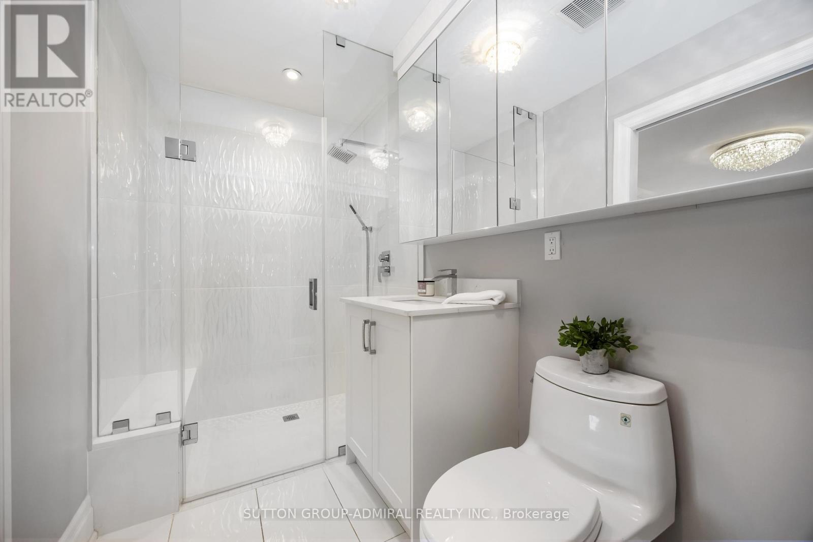 Photo 10 of 455 Doyle Court, Newmarket ON