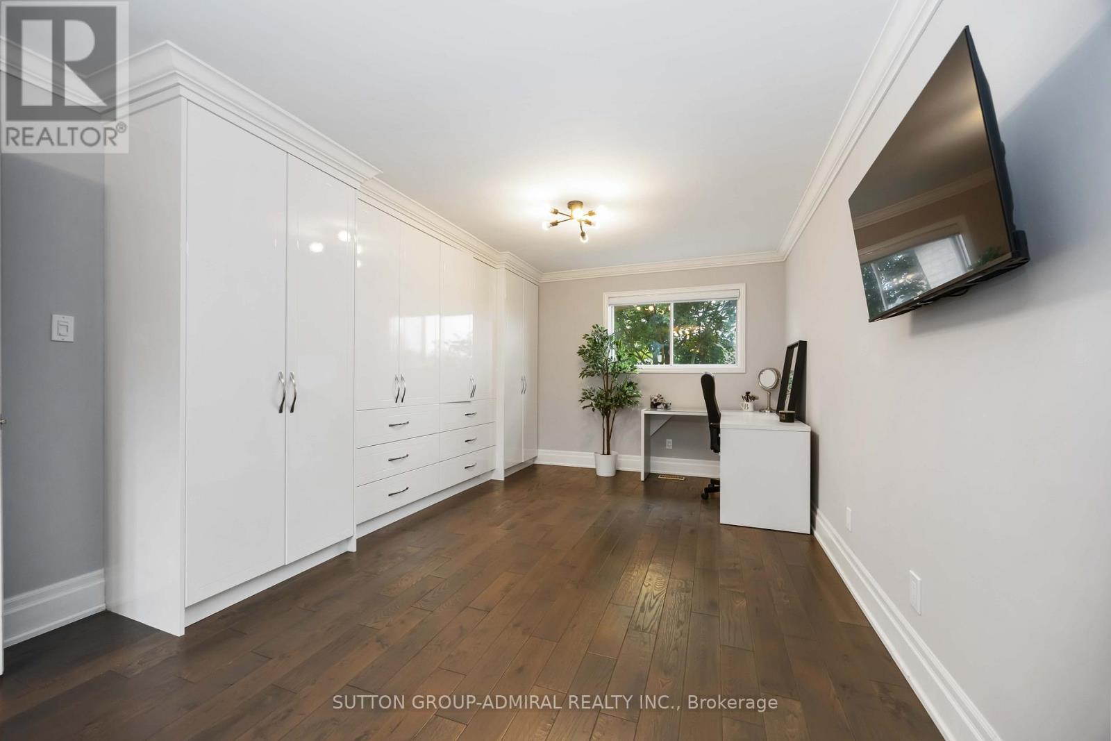 Photo 6 of 455 Doyle Court, Newmarket ON