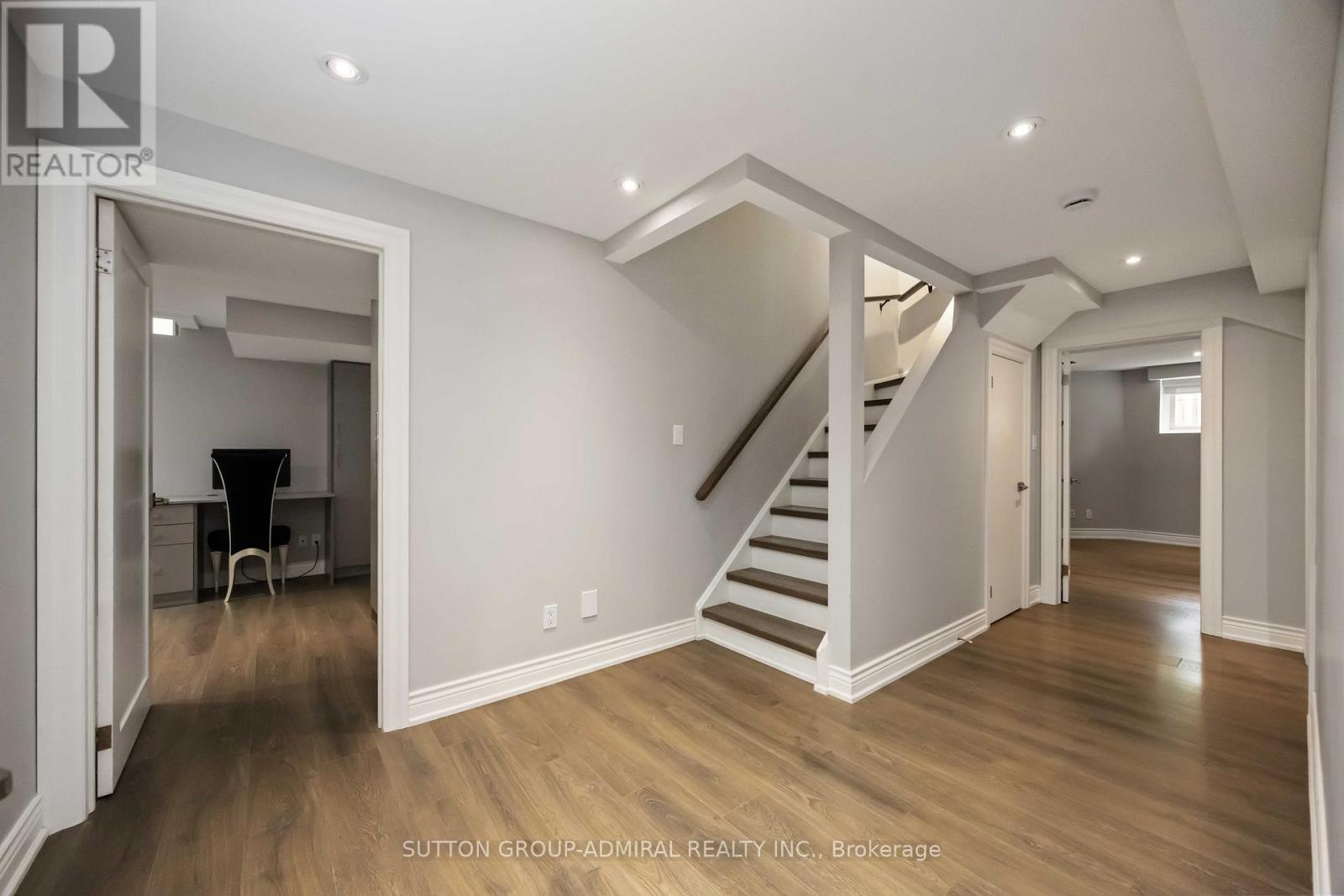 Photo 23 of 455 Doyle Court, Newmarket ON
