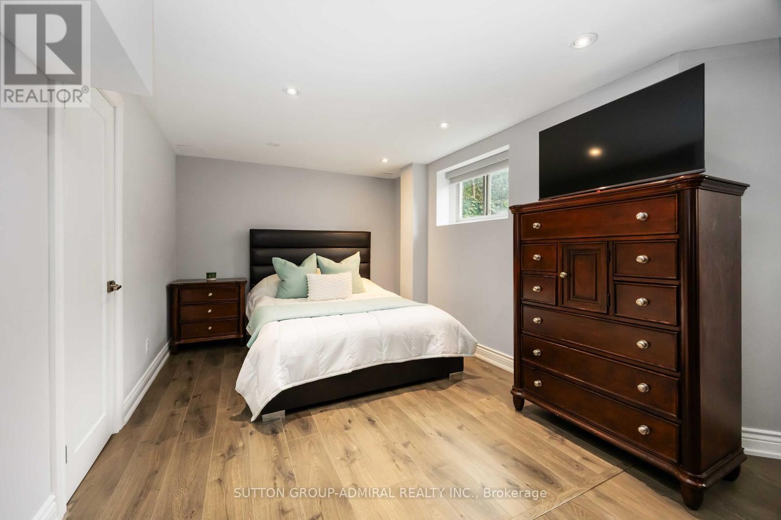 Photo 4 of 455 Doyle Court, Newmarket ON