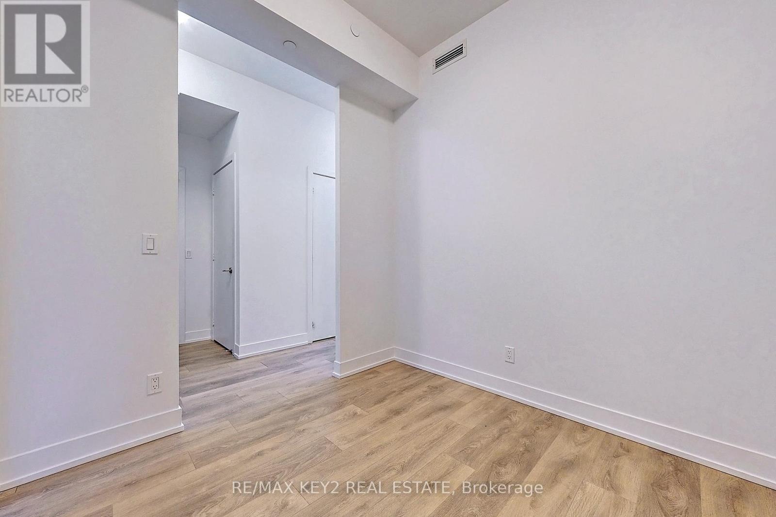 Photo 32 of 735 9471 Yonge Street, Richmond Hill ON