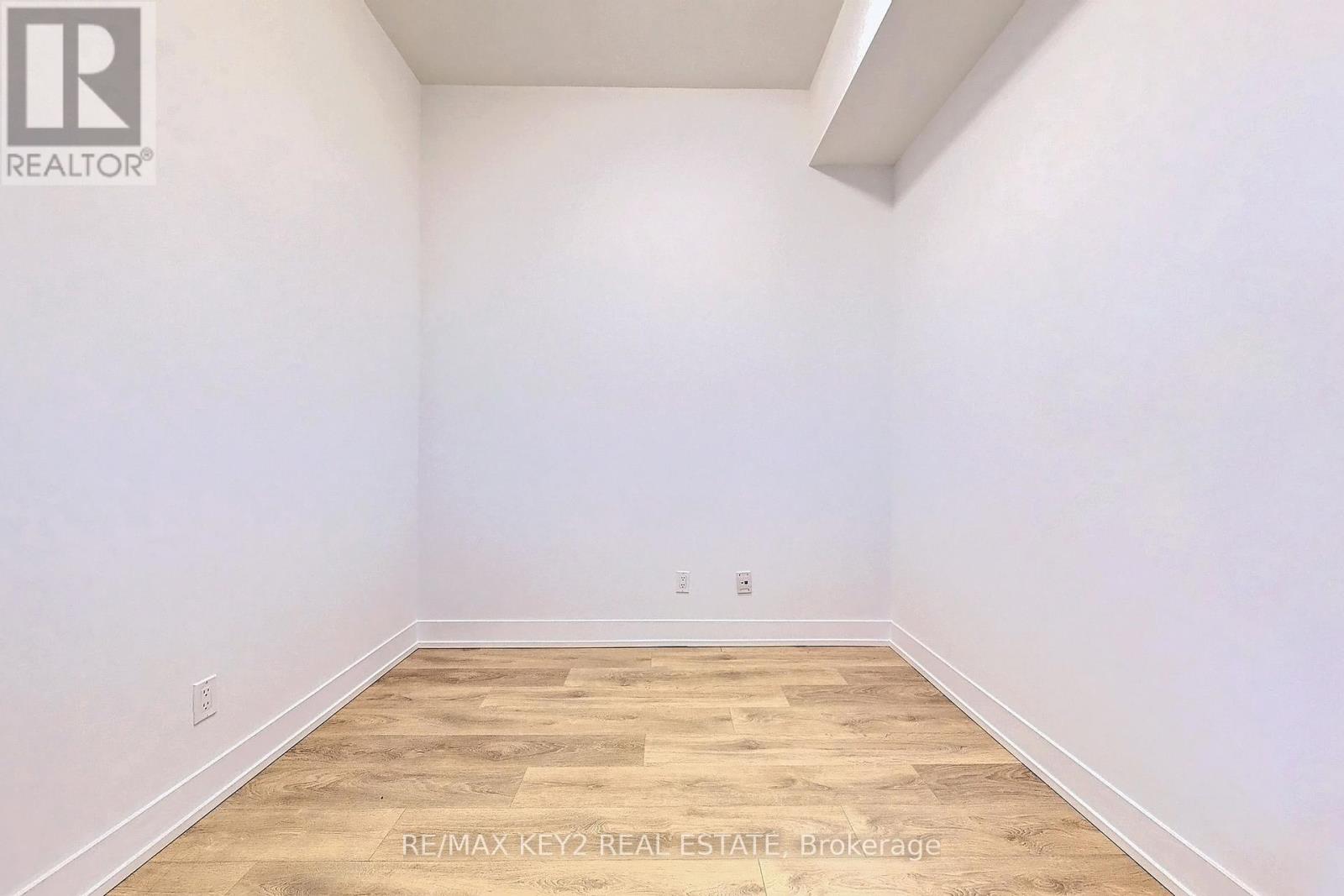 Photo 9 of 735 9471 Yonge Street, Richmond Hill ON