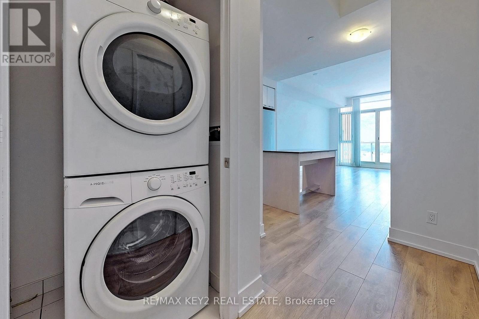 Photo 1 of 735 9471 Yonge Street, Richmond Hill ON
