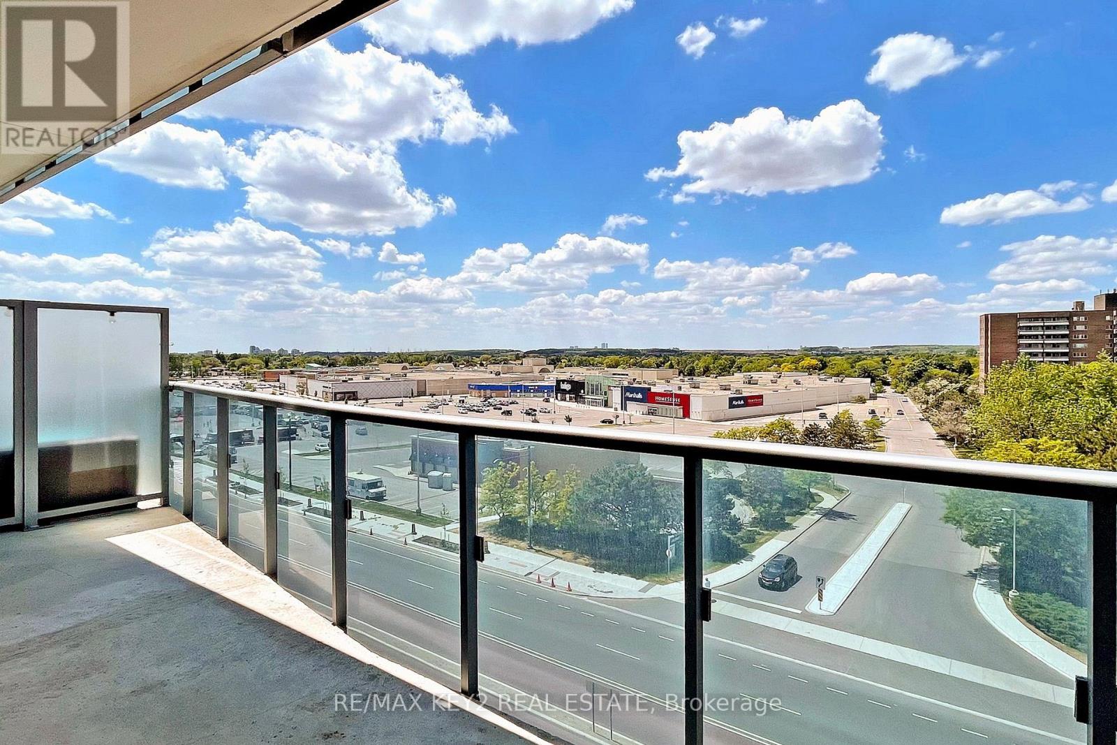 Photo 10 of 735 9471 Yonge Street, Richmond Hill ON