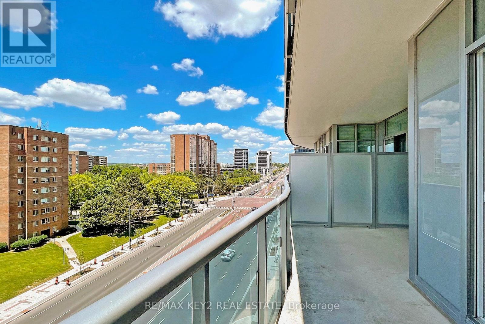 Photo 2 of 735 9471 Yonge Street, Richmond Hill ON