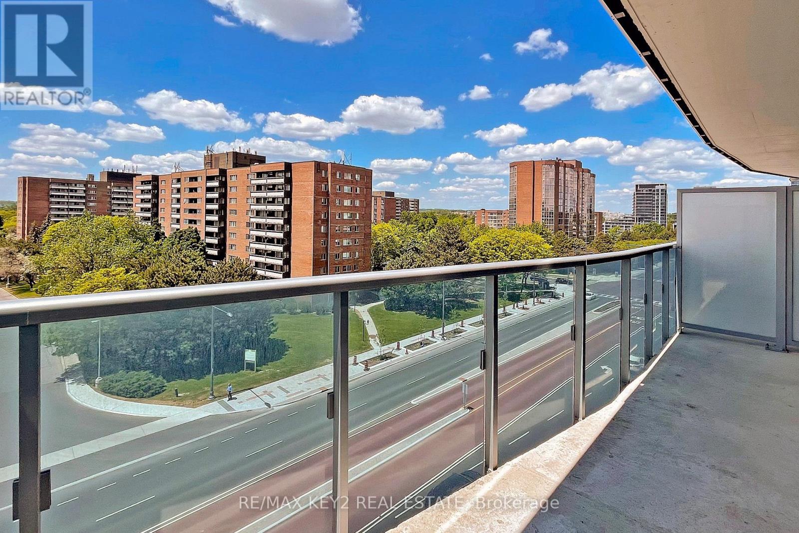 Photo 7 of 735 9471 Yonge Street, Richmond Hill ON
