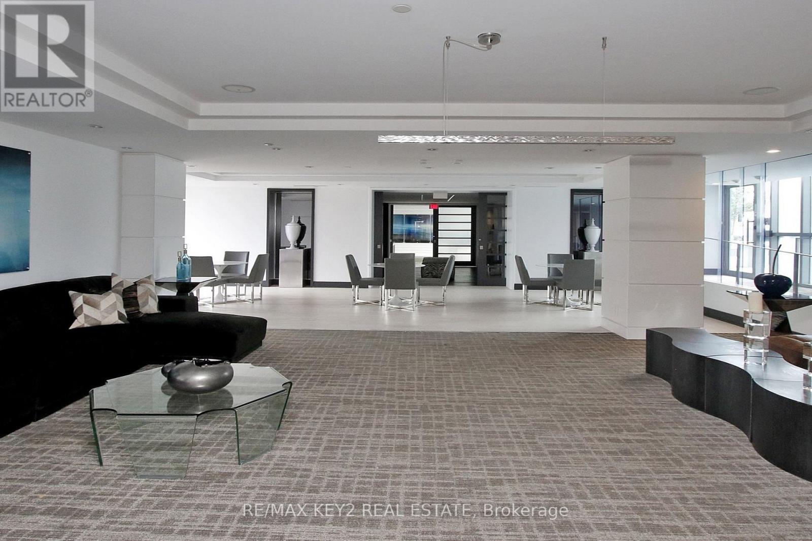 Photo 11 of 735 9471 Yonge Street, Richmond Hill ON