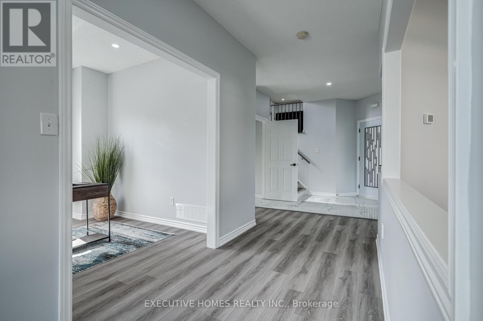 Photo 23 of 254 Livingstone Street E, Barrie ON