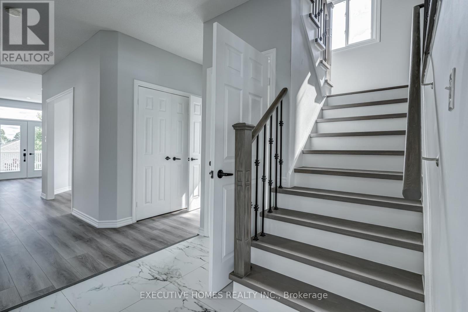 Photo 22 of 254 Livingstone Street E, Barrie ON