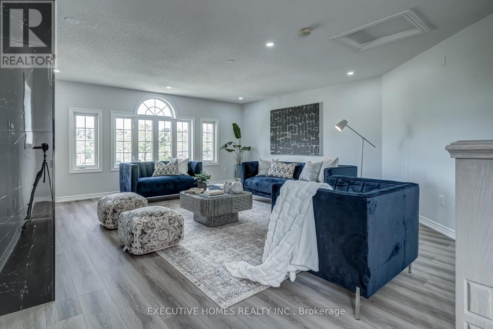 Photo 24 of 254 Livingstone Street E, Barrie ON