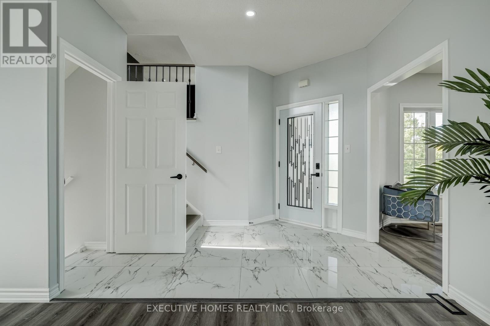 Photo 6 of 254 Livingstone Street E, Barrie ON