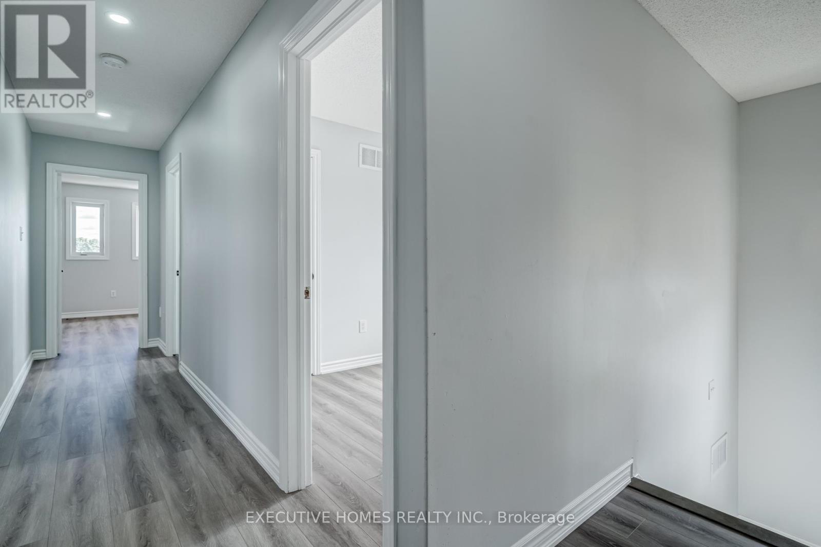 Photo 26 of 254 Livingstone Street E, Barrie ON