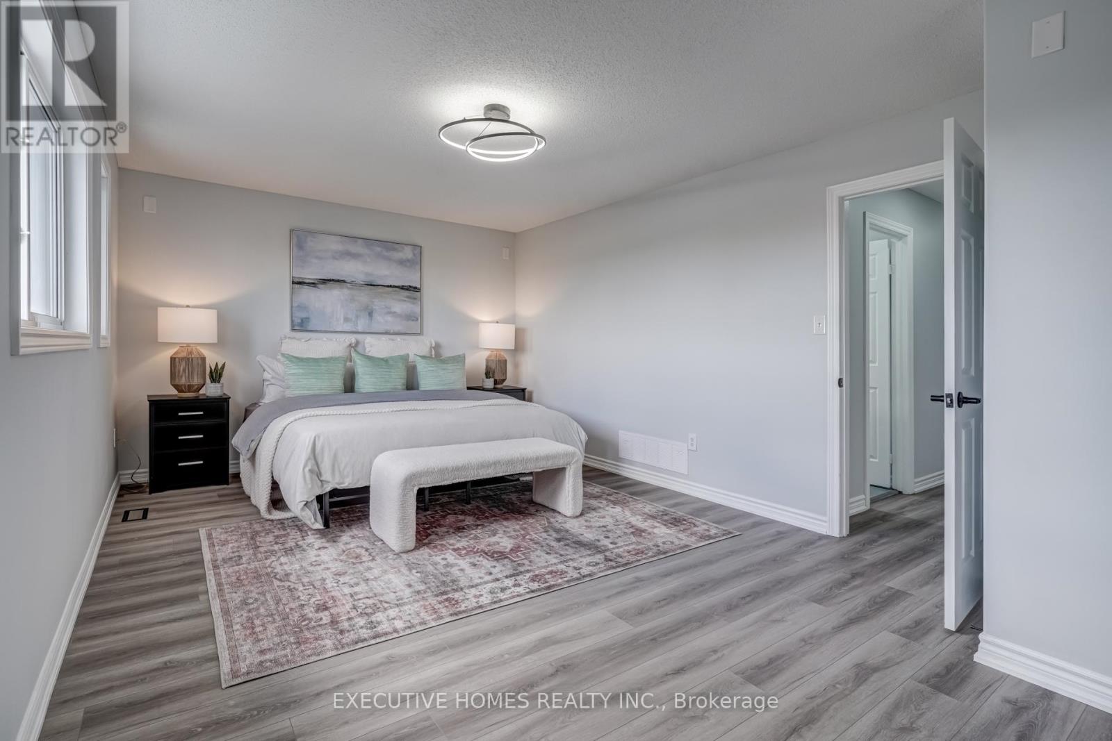 Photo 4 of 254 Livingstone Street E, Barrie ON
