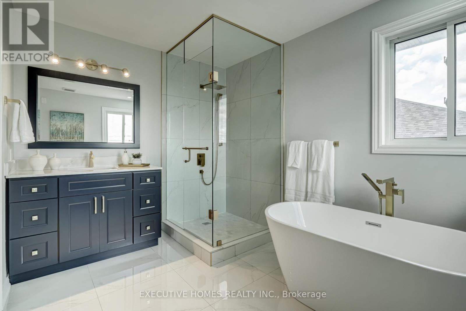 Photo 7 of 254 Livingstone Street E, Barrie ON