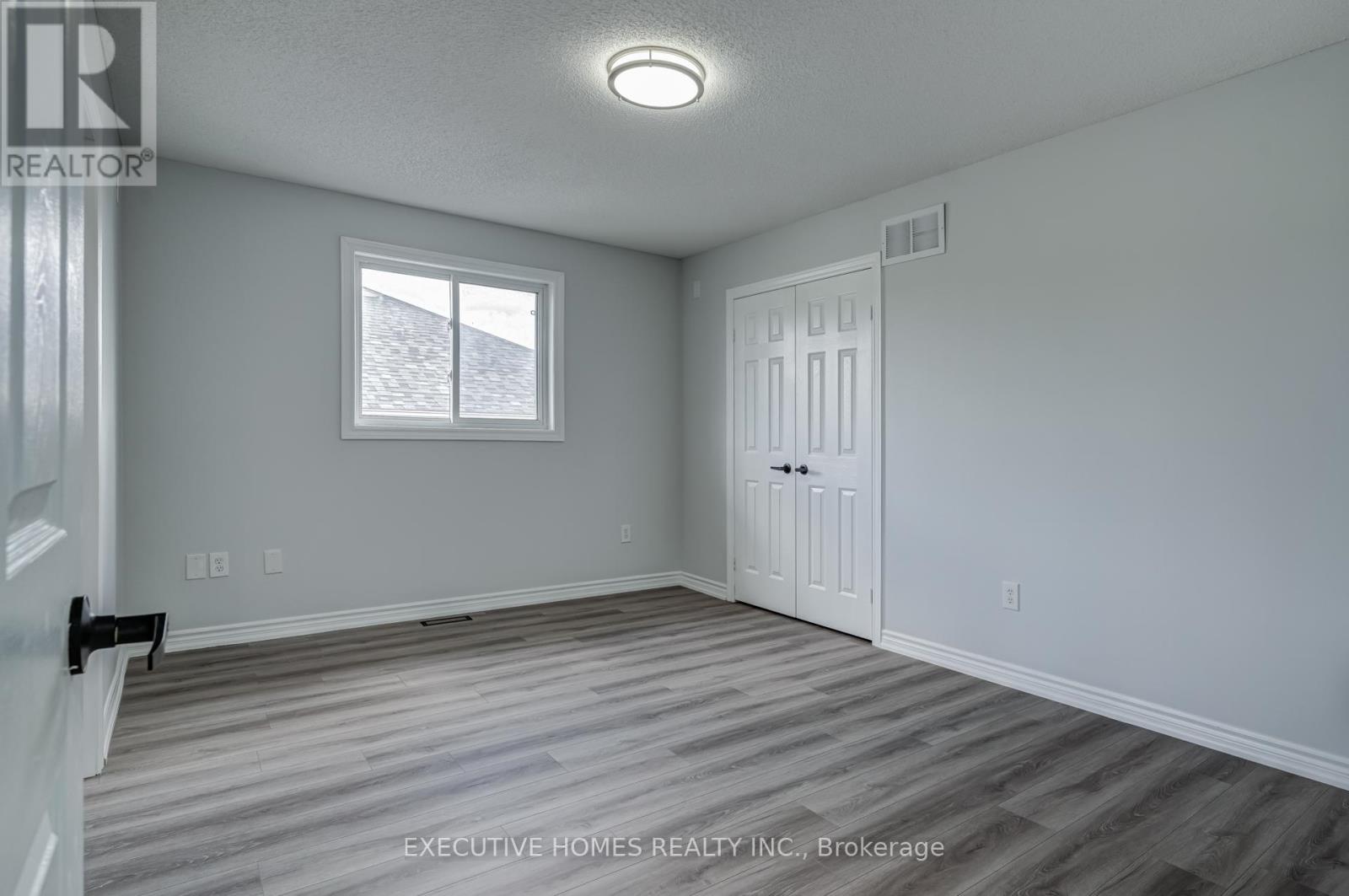 Photo 5 of 254 Livingstone Street E, Barrie ON