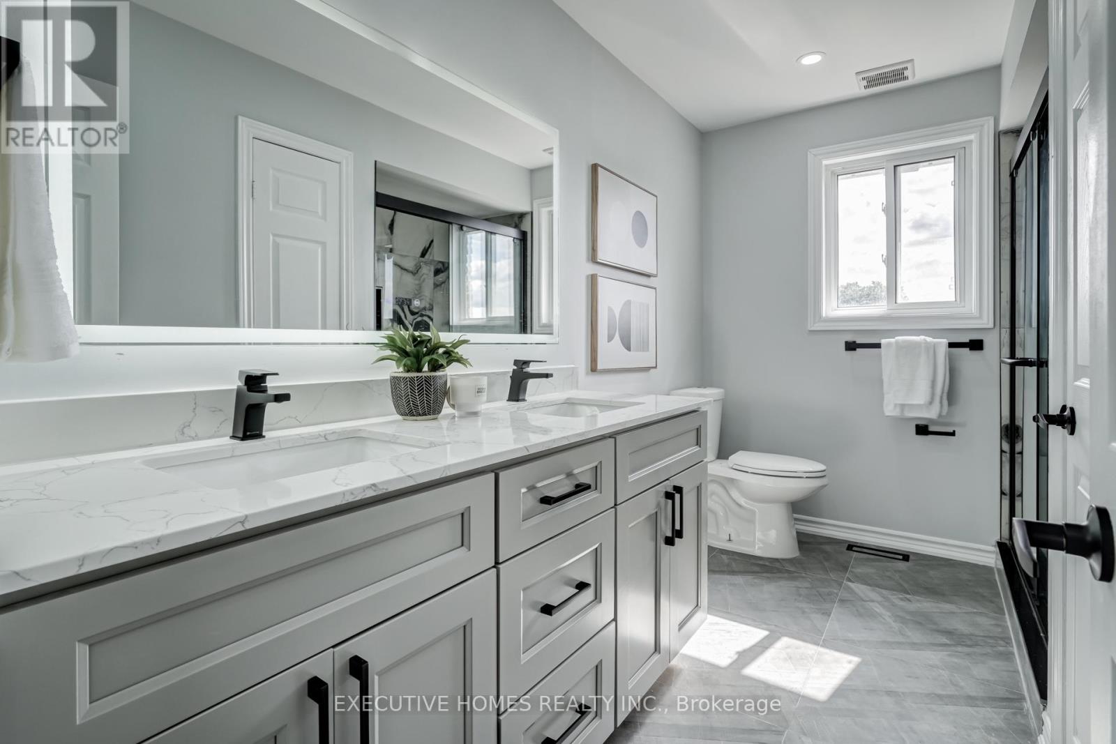 Photo 10 of 254 Livingstone Street E, Barrie ON