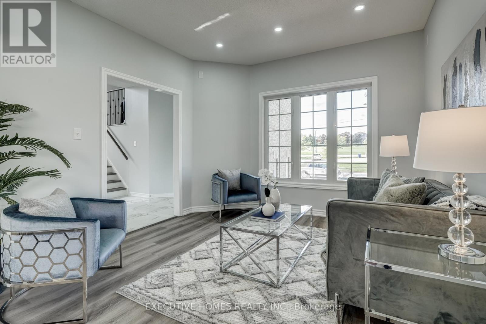 Photo 3 of 254 Livingstone Street E, Barrie ON