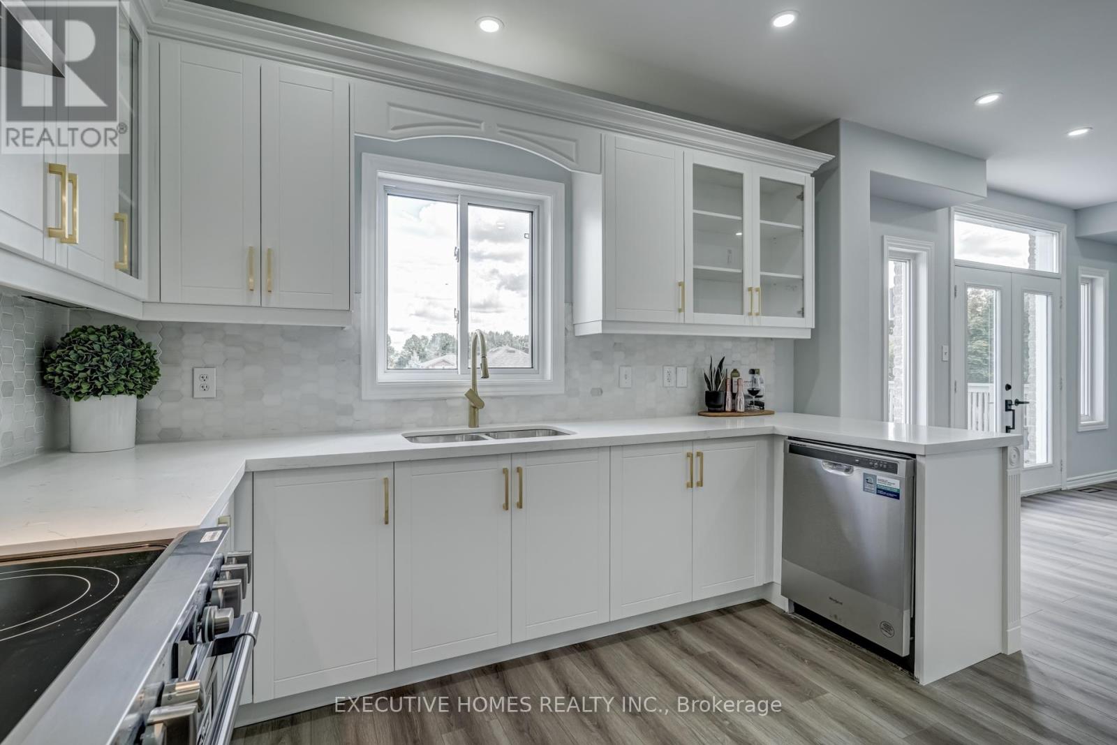 Photo 29 of 254 Livingstone Street E, Barrie ON