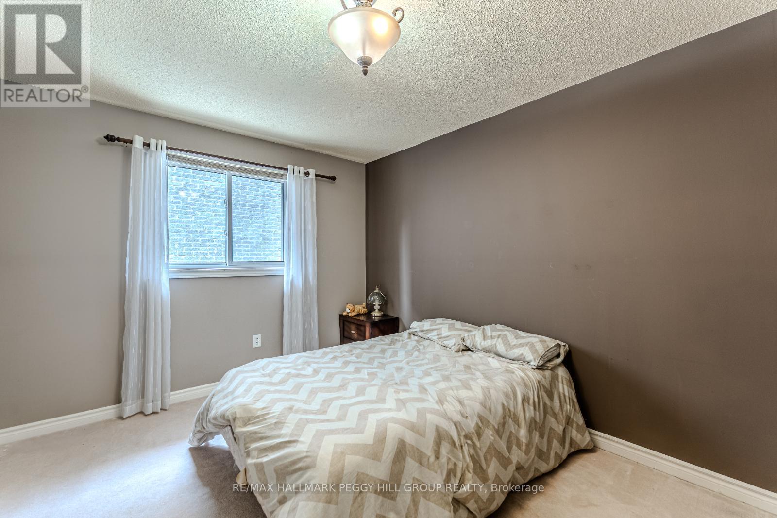 Photo 5 of 10 Stephanie Lane, Barrie ON
