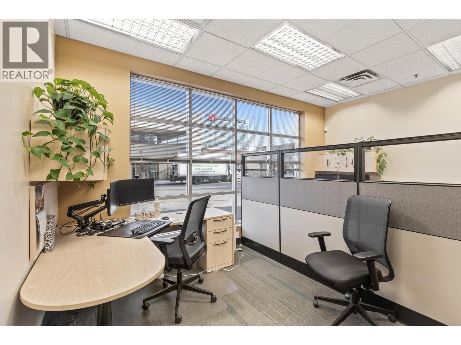100 1674 Bertram Street, Kelowna
