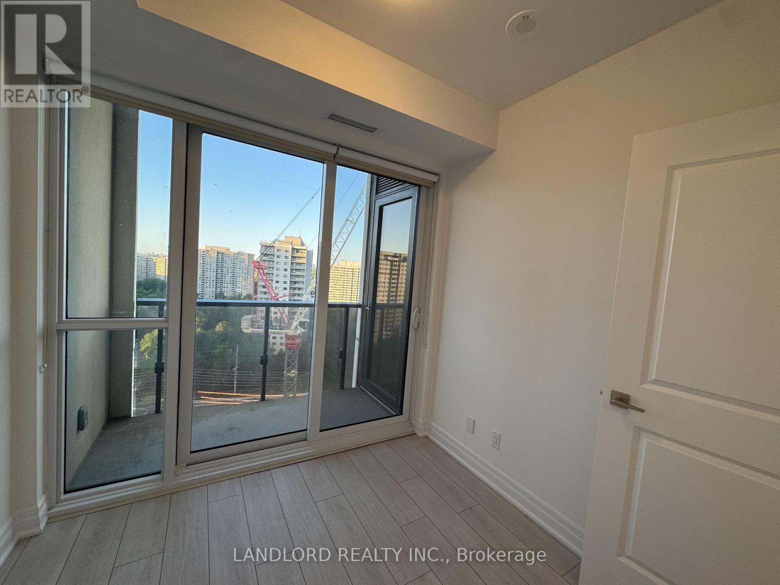Photo 5 of 1204 30 Elm Drive W, Mississauga ON