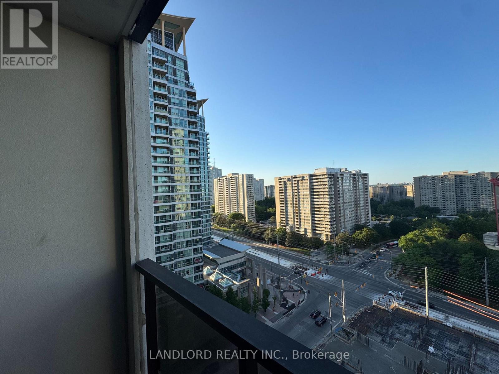 Photo 17 of 1204 30 Elm Drive W, Mississauga ON