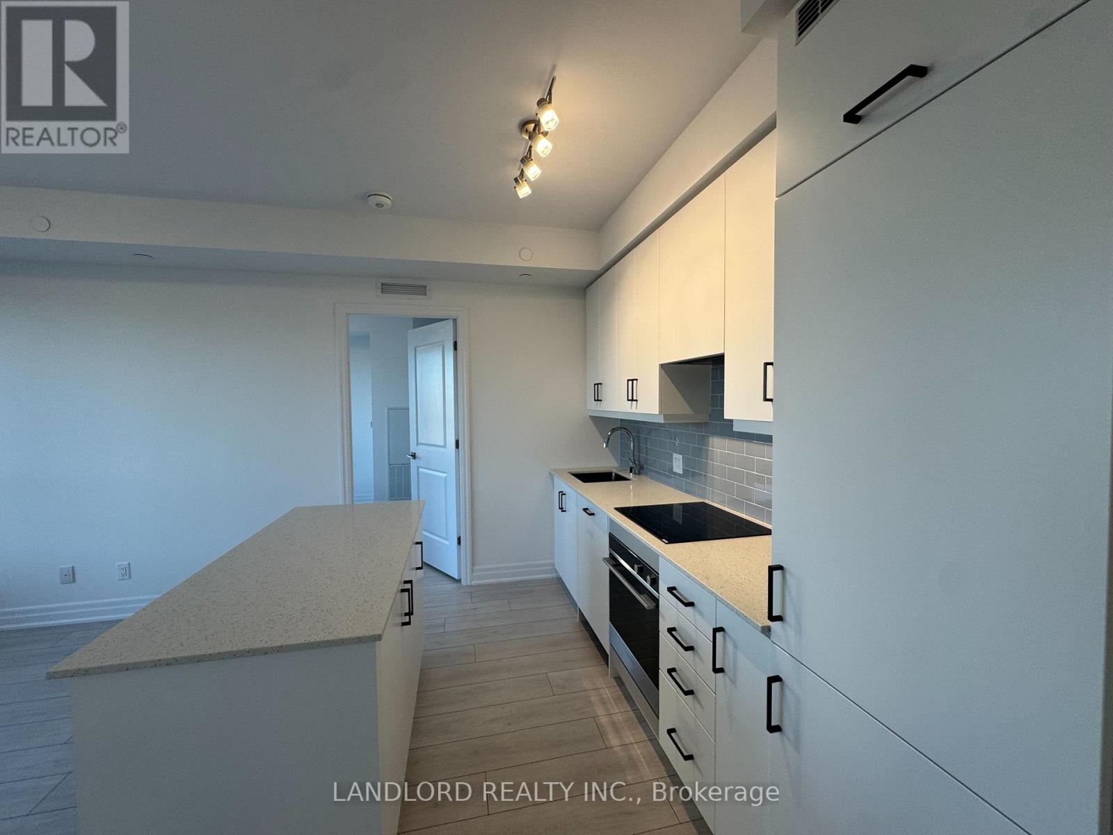 Photo 3 of 1204 30 Elm Drive W, Mississauga ON