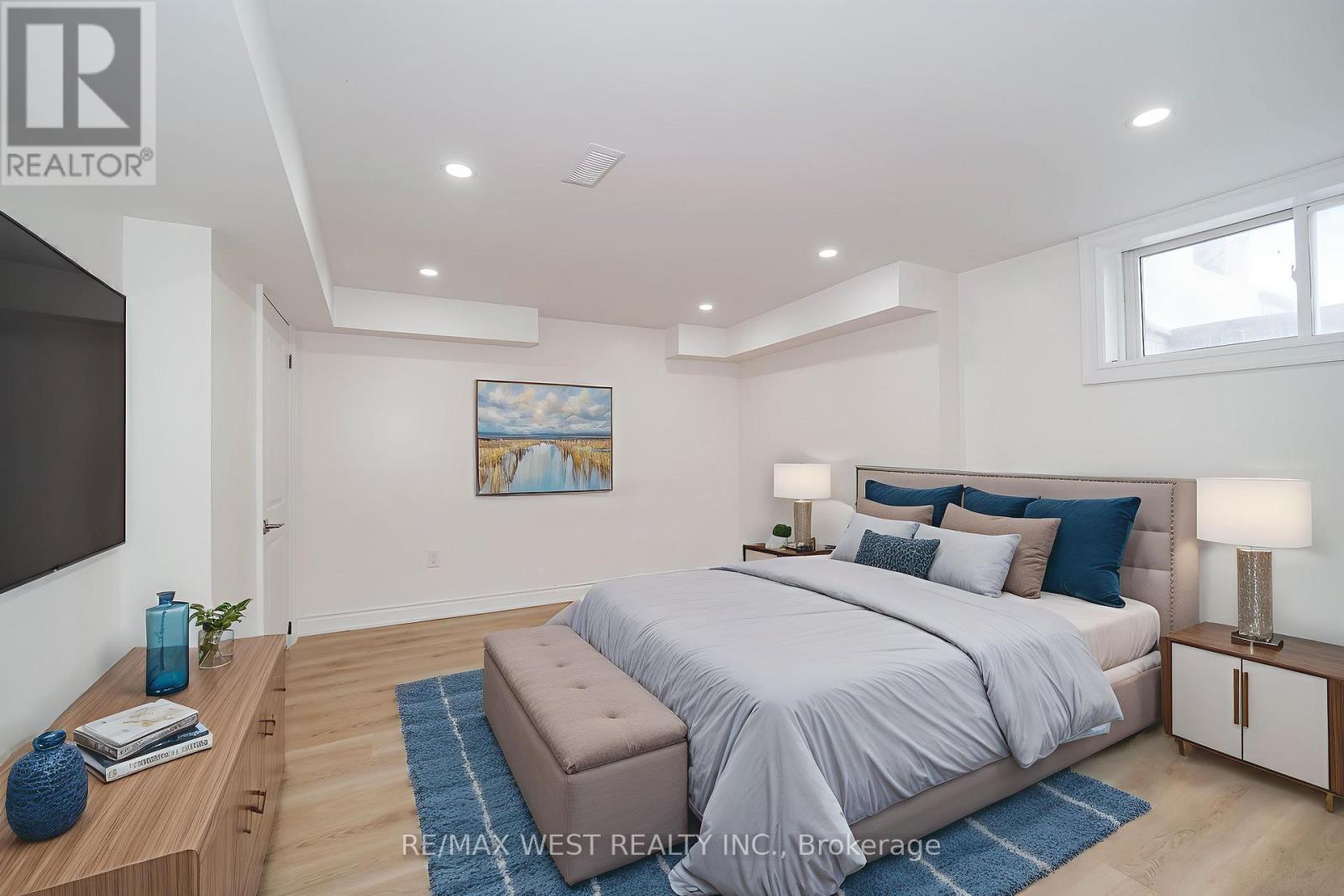 Photo 10 of 106 Celestine Drive, Toronto ON