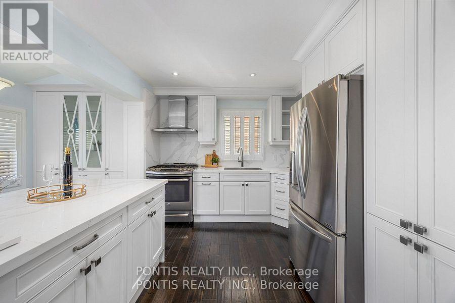 Photo 11 of 438 Aberfoyle Court, Mississauga ON