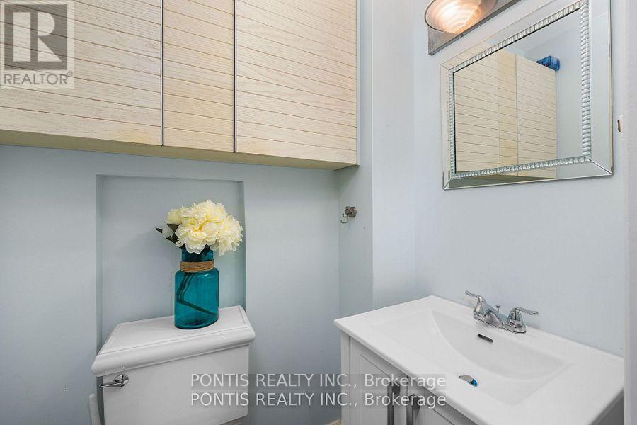 Photo 26 of 438 Aberfoyle Court, Mississauga ON