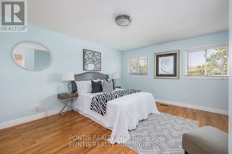 Photo 25 of 438 Aberfoyle Court, Mississauga ON