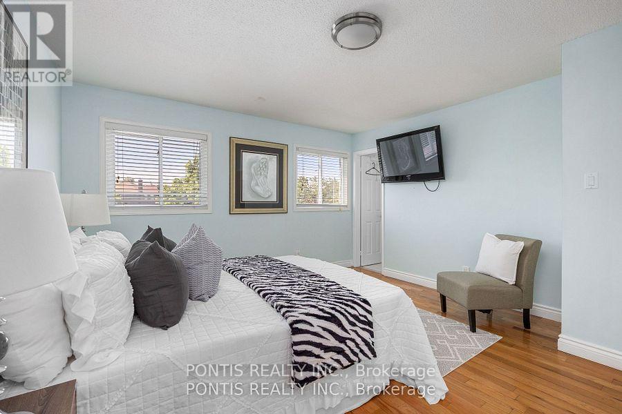 Photo 27 of 438 Aberfoyle Court, Mississauga ON
