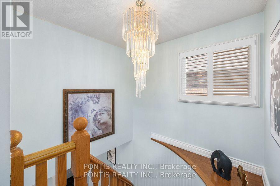 Photo 13 of 438 Aberfoyle Court, Mississauga ON