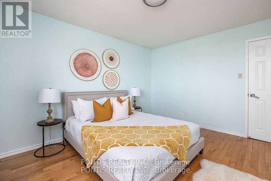 Photo 15 of 438 Aberfoyle Court, Mississauga ON