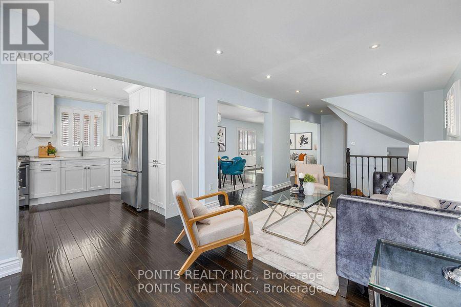 Photo 16 of 438 Aberfoyle Court, Mississauga ON