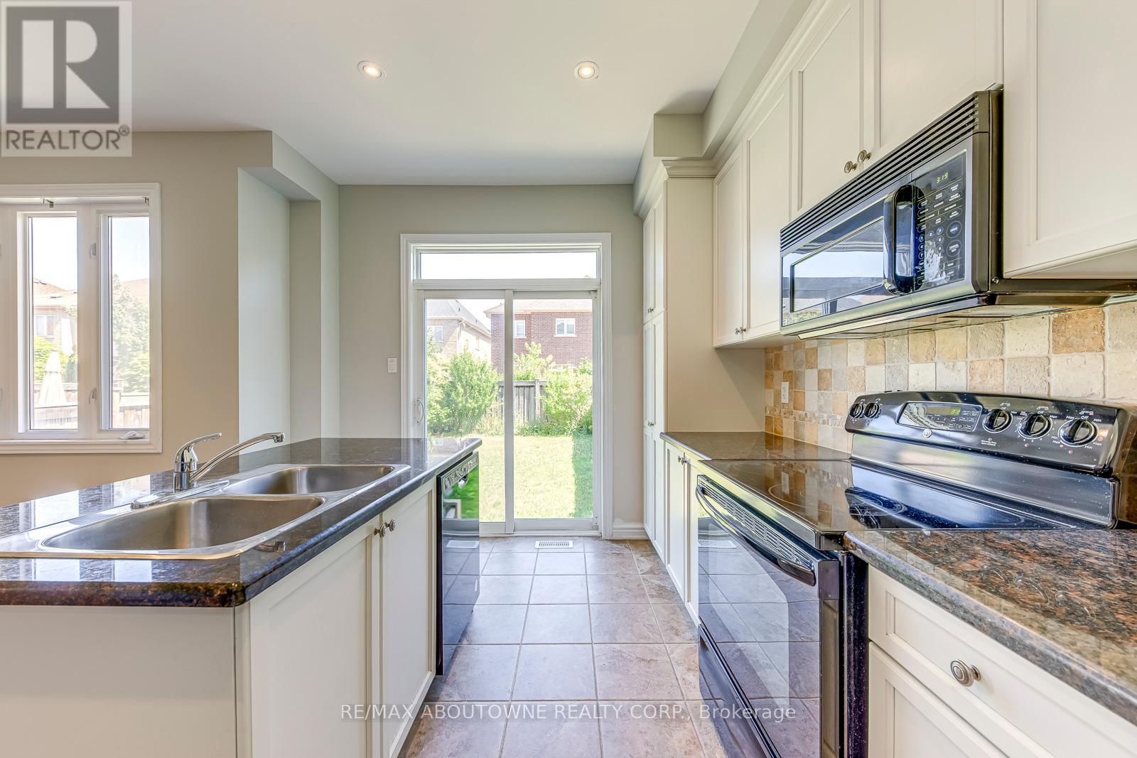 Photo 3 of 1254 Craigleith Road, Oakville ON