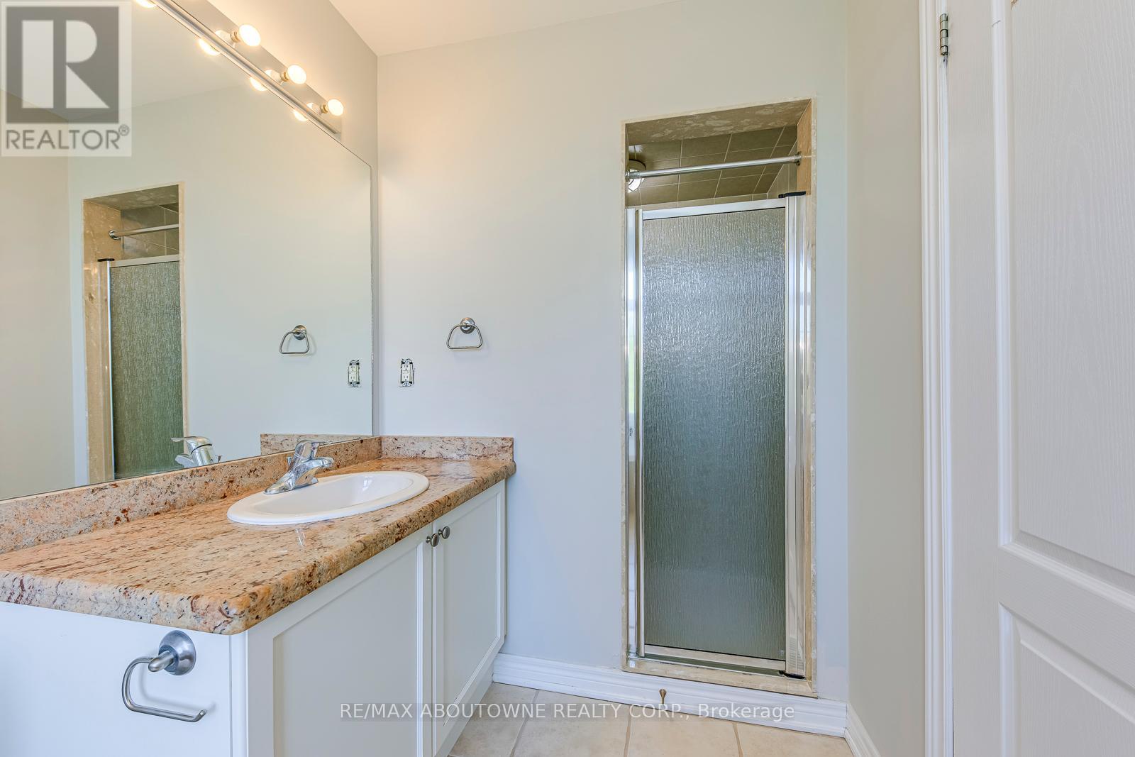 Photo 4 of 1254 Craigleith Road, Oakville ON