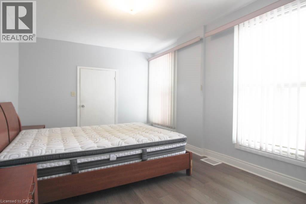 Photo 10 of 83 Walnut Street S Unit Upper Level, Hamilton ON
