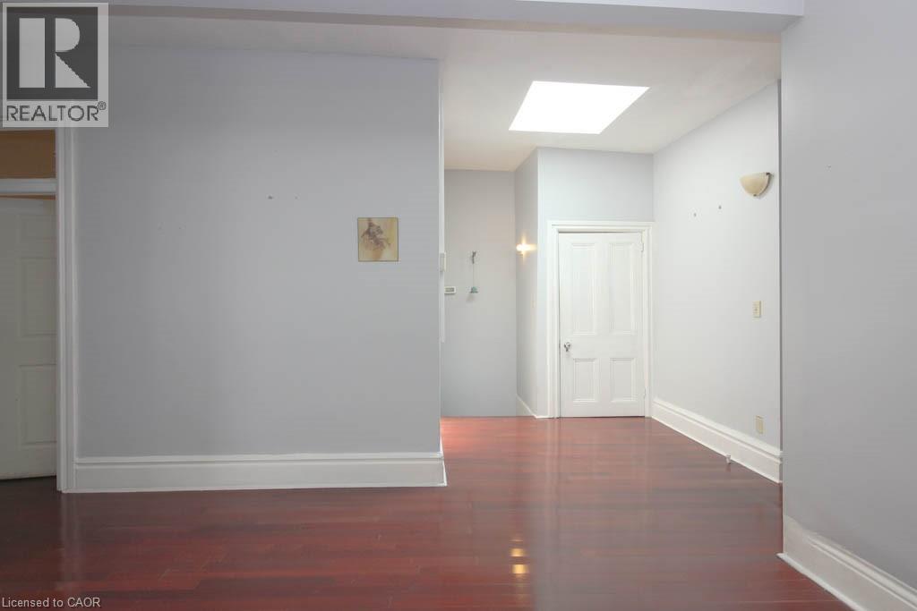 Photo 4 of 83 Walnut Street S Unit Upper Level, Hamilton ON