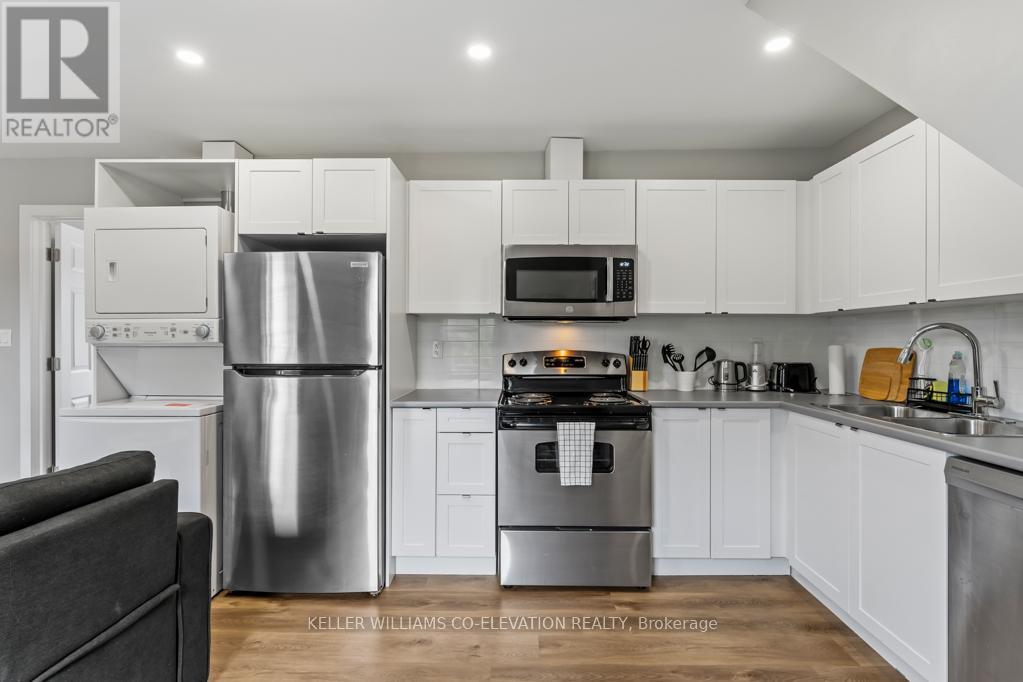 Photo 21 of 5 164 168 Picton Street E, Hamilton ON