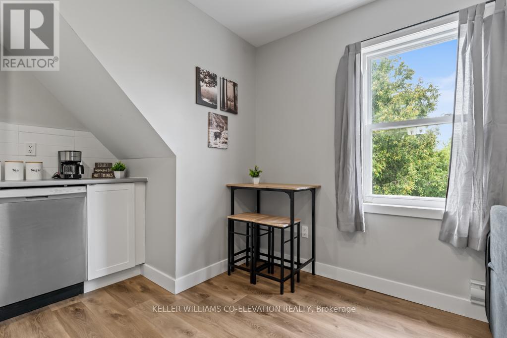 Photo 6 of 5 164 168 Picton Street E, Hamilton ON