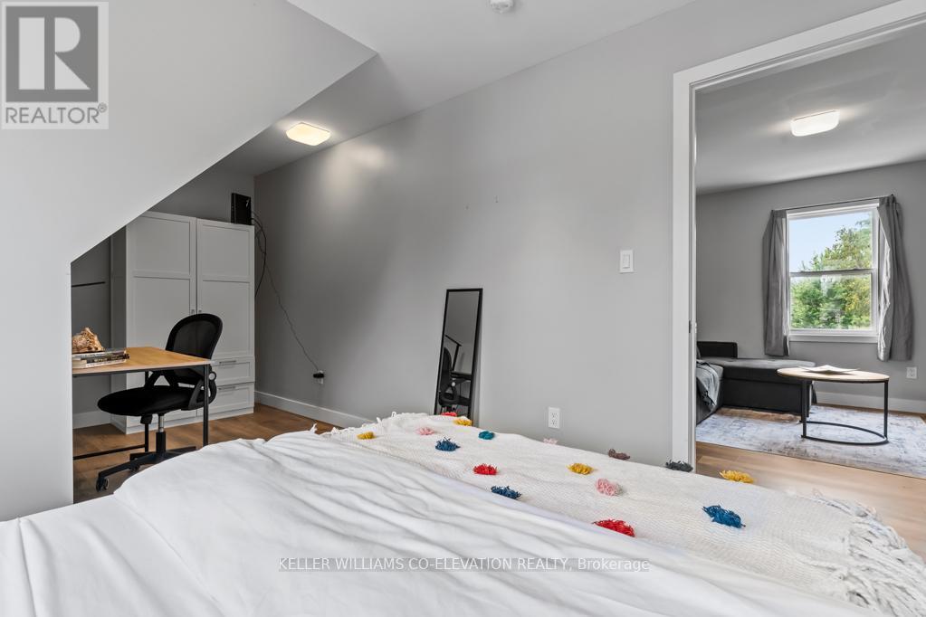 Photo 33 of 5 164 168 Picton Street E, Hamilton ON