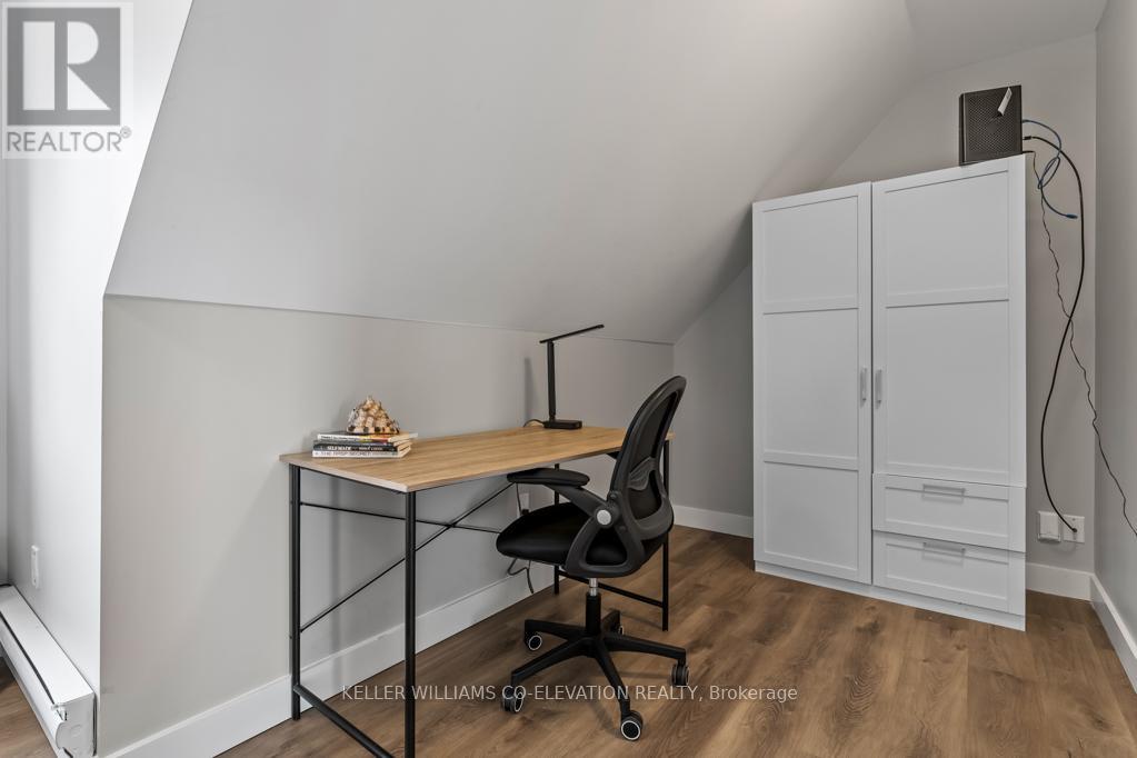 Photo 4 of 5 164 168 Picton Street E, Hamilton ON