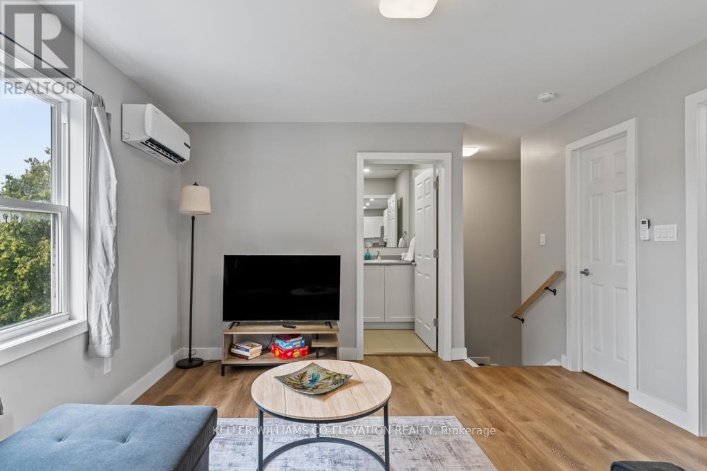 Photo 12 of 5 164 168 Picton Street E, Hamilton ON
