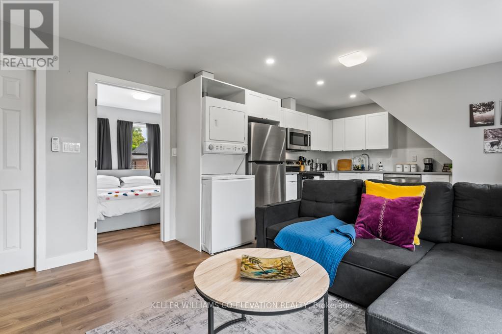 Photo 11 of 5 164 168 Picton Street E, Hamilton ON